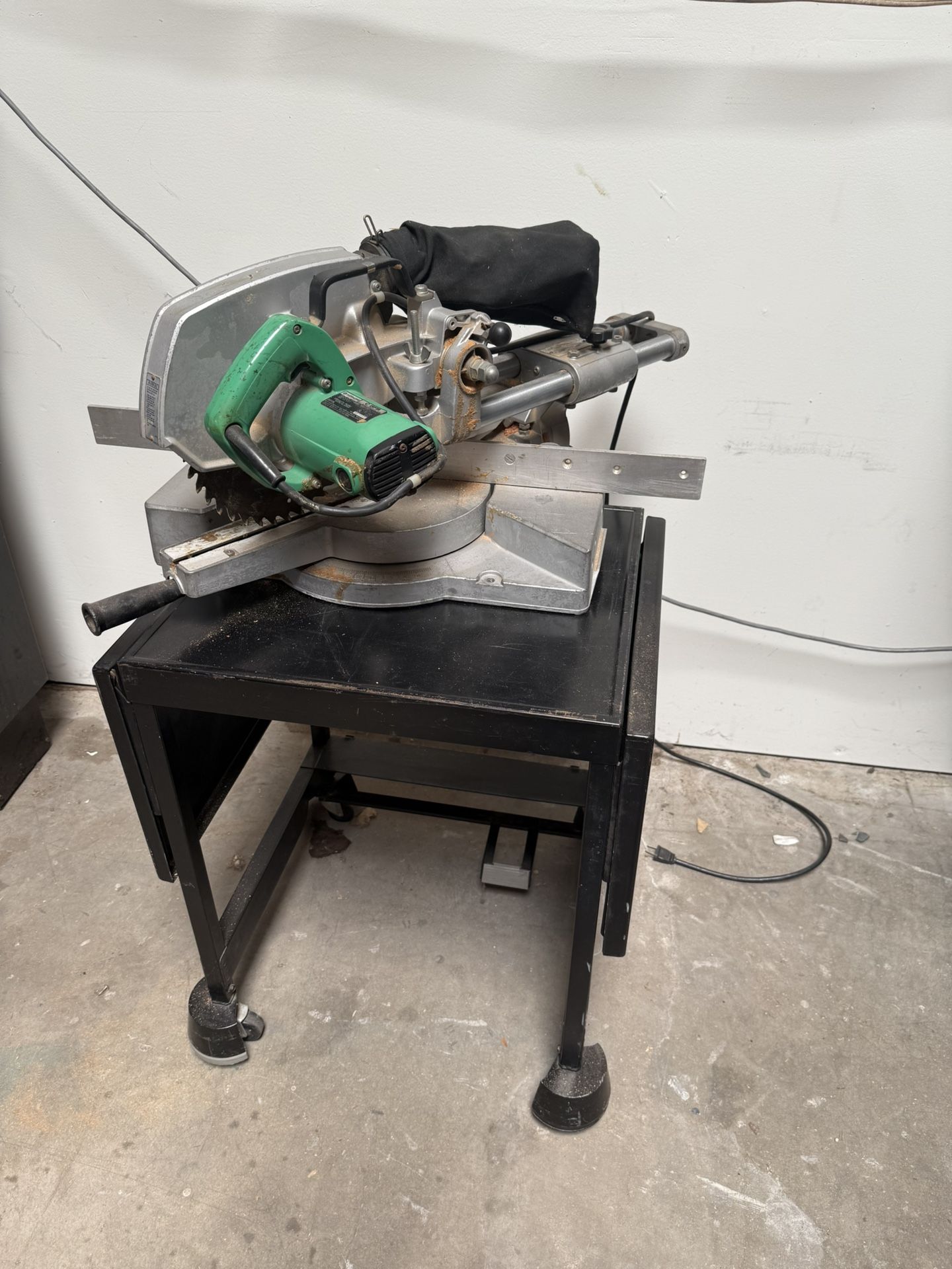 Hitachi C8FB 8-1/2” Slide Compound Miter Saw w/ Stand Tool Power Tools Woodworking Compound Saw