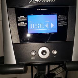 Life Fitness R1 Recumbent Exercise Bike Gym Quality Equipment