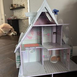DOLL HOUSES AND KITCHEN