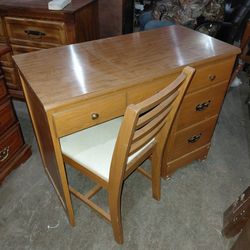 Desk With Chair 