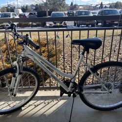 26 inch sales roadmaster womens bike
