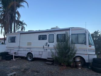 1992 41k miles Bounder rv livable ran when parked onan 7000 gen set