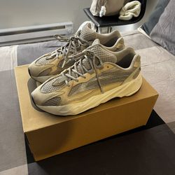 Adidas Yeezy 700 V2 Cream size 10