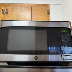 GE Microwave - NEED GONE BY 3/30