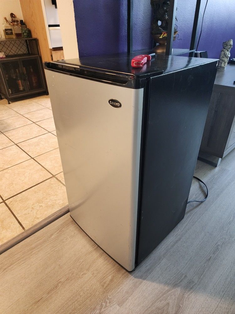 Mini Fridge With Freezer
