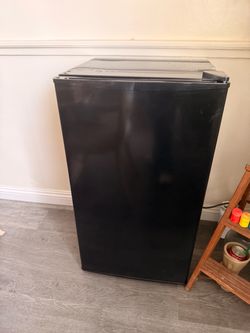 Mainstays 3.3 Cu. Ft. Mini Fridge – Black – $90