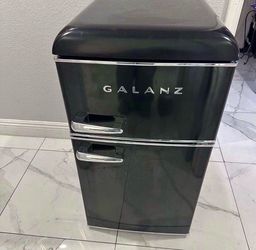 Great Working Galanz 3.1 cu ft Retro Mini Fridge In Super Great Condition