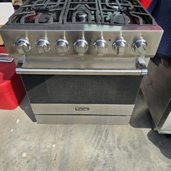 Viking 3 Series 30" Gas Range - RVGR33025BSS - FLOOR MODEL