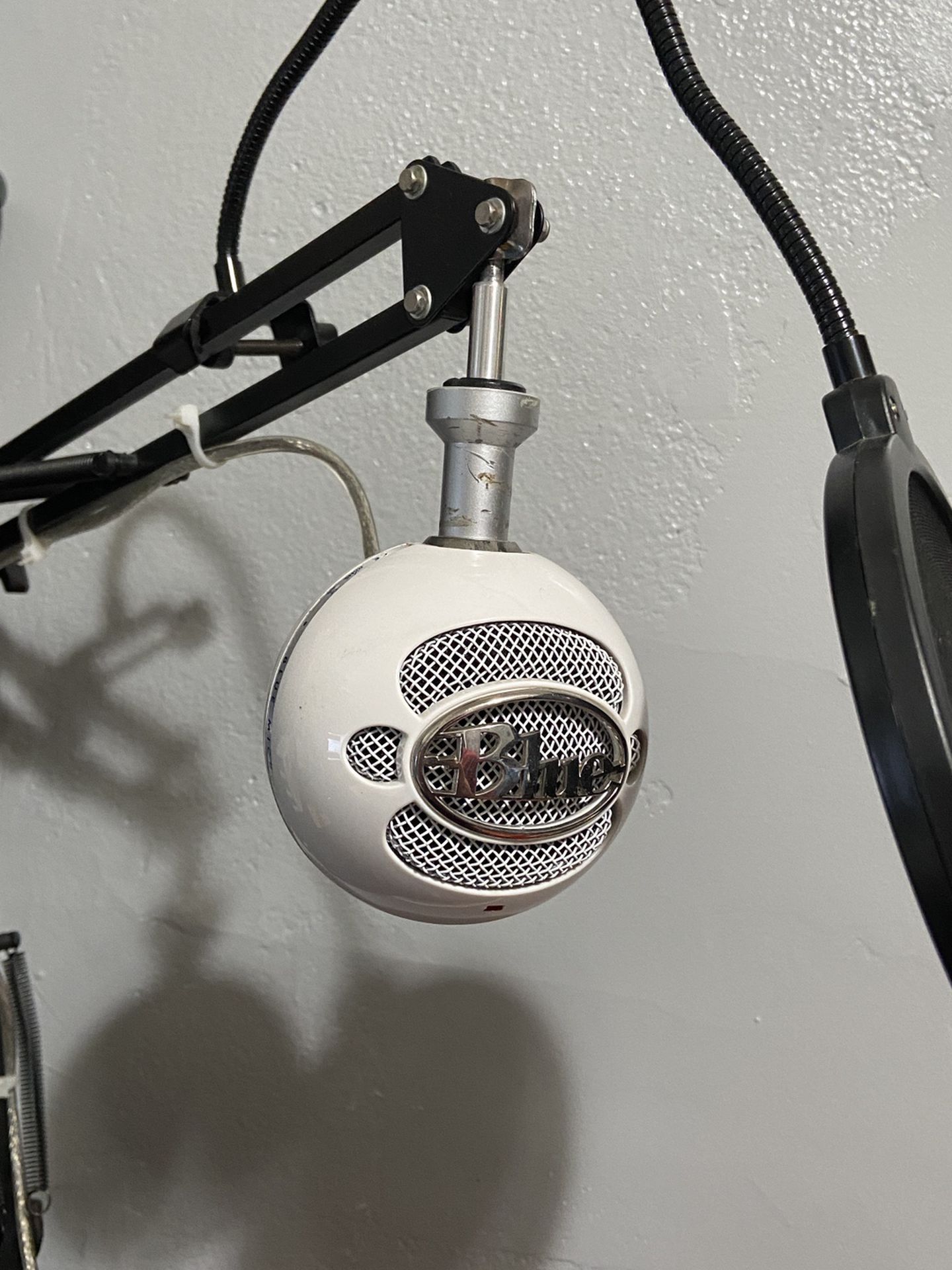 Blue Snowball With Boom Arm And Pop Filter