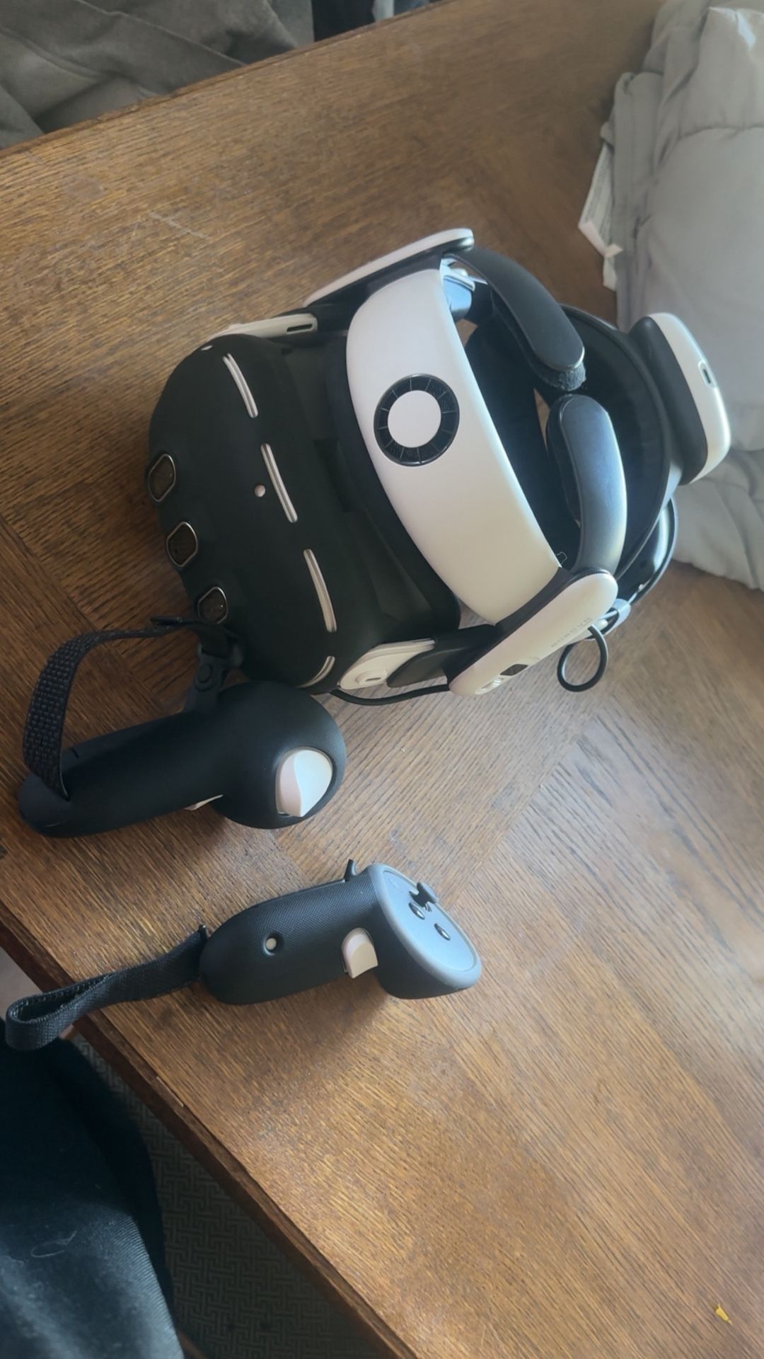 Meta Quest 3 With BOBOVR S3 Pro Battery Strap Accessories