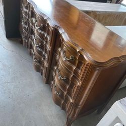❤️BEAUTIFUL VINTAGE FRENCH PROVINCIAL DRESSERS ❤️