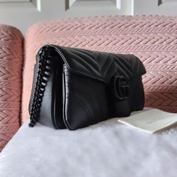 MARM0NT€ 2₩A¥ ALL BLACK BAG