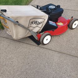 Super nice Toro recycler self-propelled lawn mower starts easy runs perfect