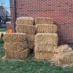 Straw Hay Bales 