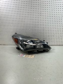 2015 2017 TOYOTA YARIS RIGHT SIDE HEADLIGHT LAMP OEM