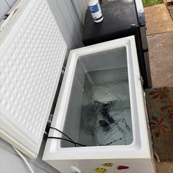 Must go ASAP. Free outdoor items!! Please read through description