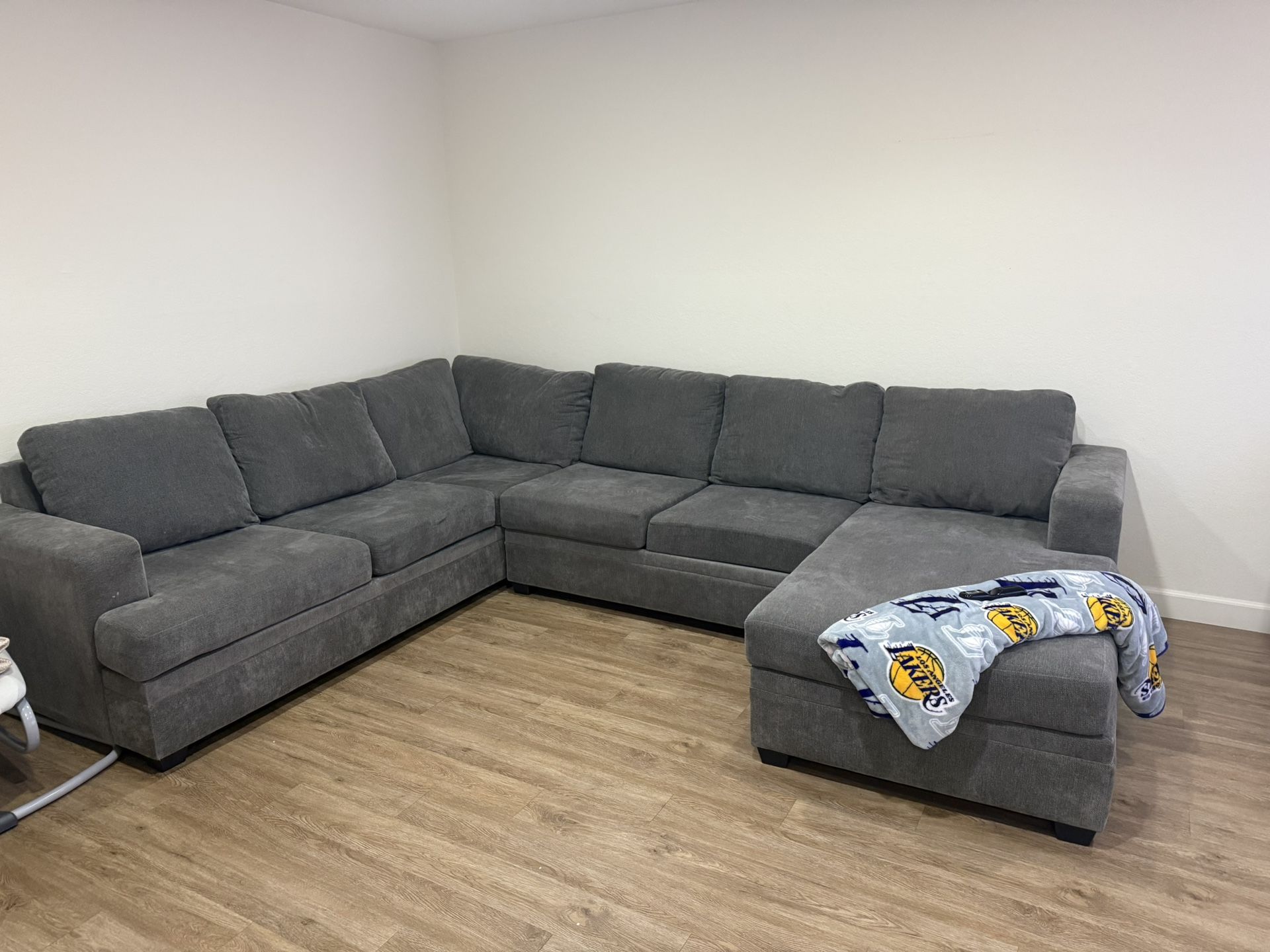 6 Seat U Shaped Sectional- Grey