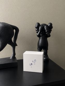 Apple AirPods Pro in Box