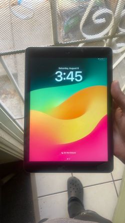 Apple iPad Silver Aluminum Tablet
