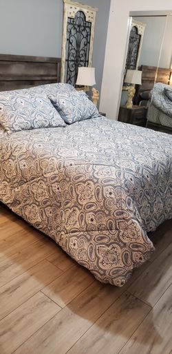 Queen size Cubrecamas, bedspreads like new