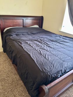 Queen sleigh bed