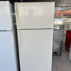 GE Refrigerator 