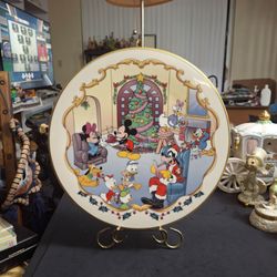 Lenox 1999 Disney "Christmas At Mickey's" 12" Fine Ivory China Collector's Cake Plate With Gold Trim - Mint Condition