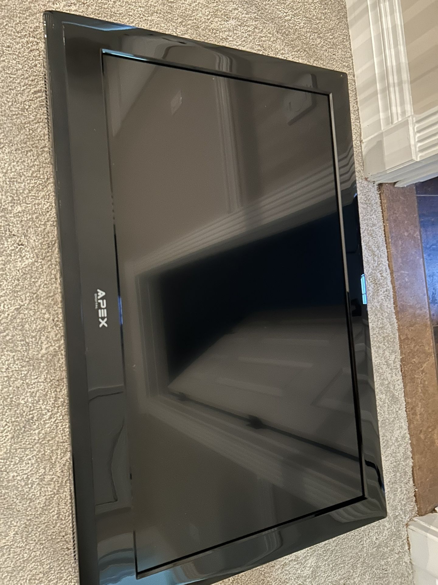 Apex TV 32”