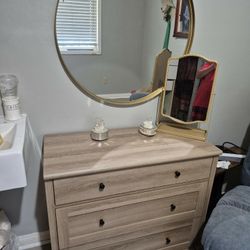 Beautiful Mirror & Dresser