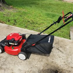 Troy Bilt 725 HP 163cc motor, self propelled, electric start, new battery, grass catcher bag. rear bag, mulching,  side discharge options, excellent 