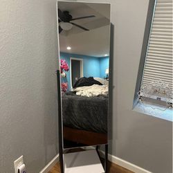 Mirror Jewelry Stand 