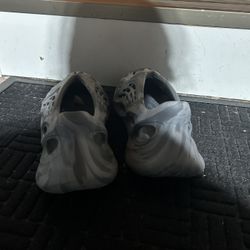 2 Pairs of Roam Runners