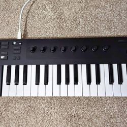 Komplete Kontrol MIDI Keyboard Controller M32