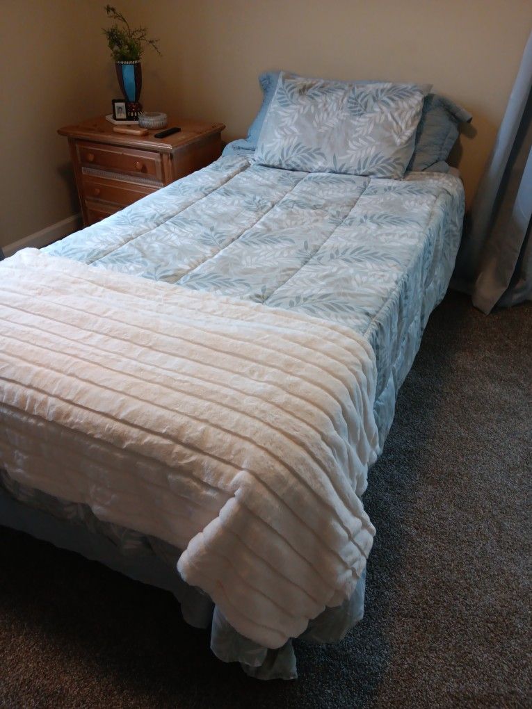 Cama Personal. Tiene BASE DE Hirrro