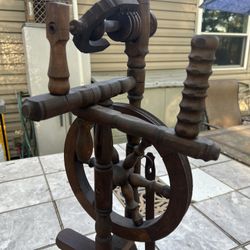 Antique Dark Wooden Spinning Wheel Decorative  Spindle 