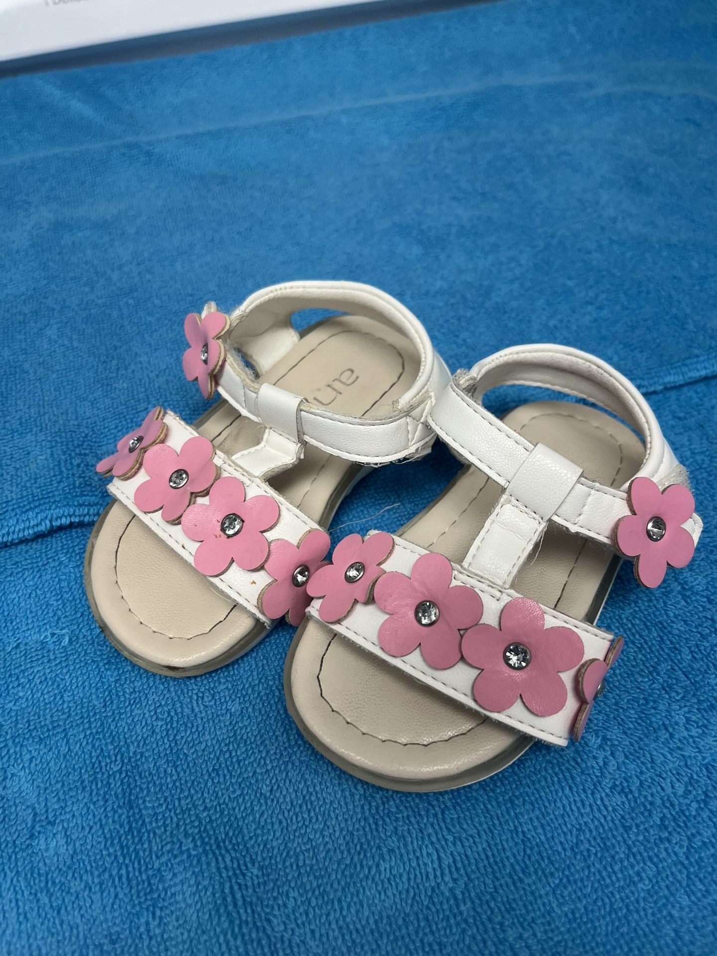 Size 5 Light Up Sandals