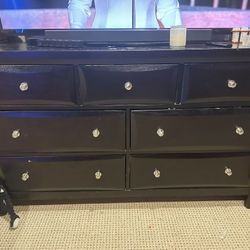 7 Drawer Dresser & Mirror with Wood Frame