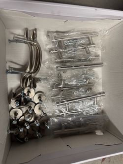 Cabinet door handles and nobs