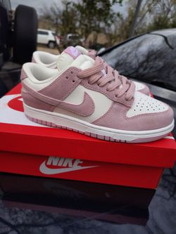Nike Dunk Pink Sneakers / Sizes 5.5 , 6.5 , 7 / New / $140 Each / $140 Cada Uno