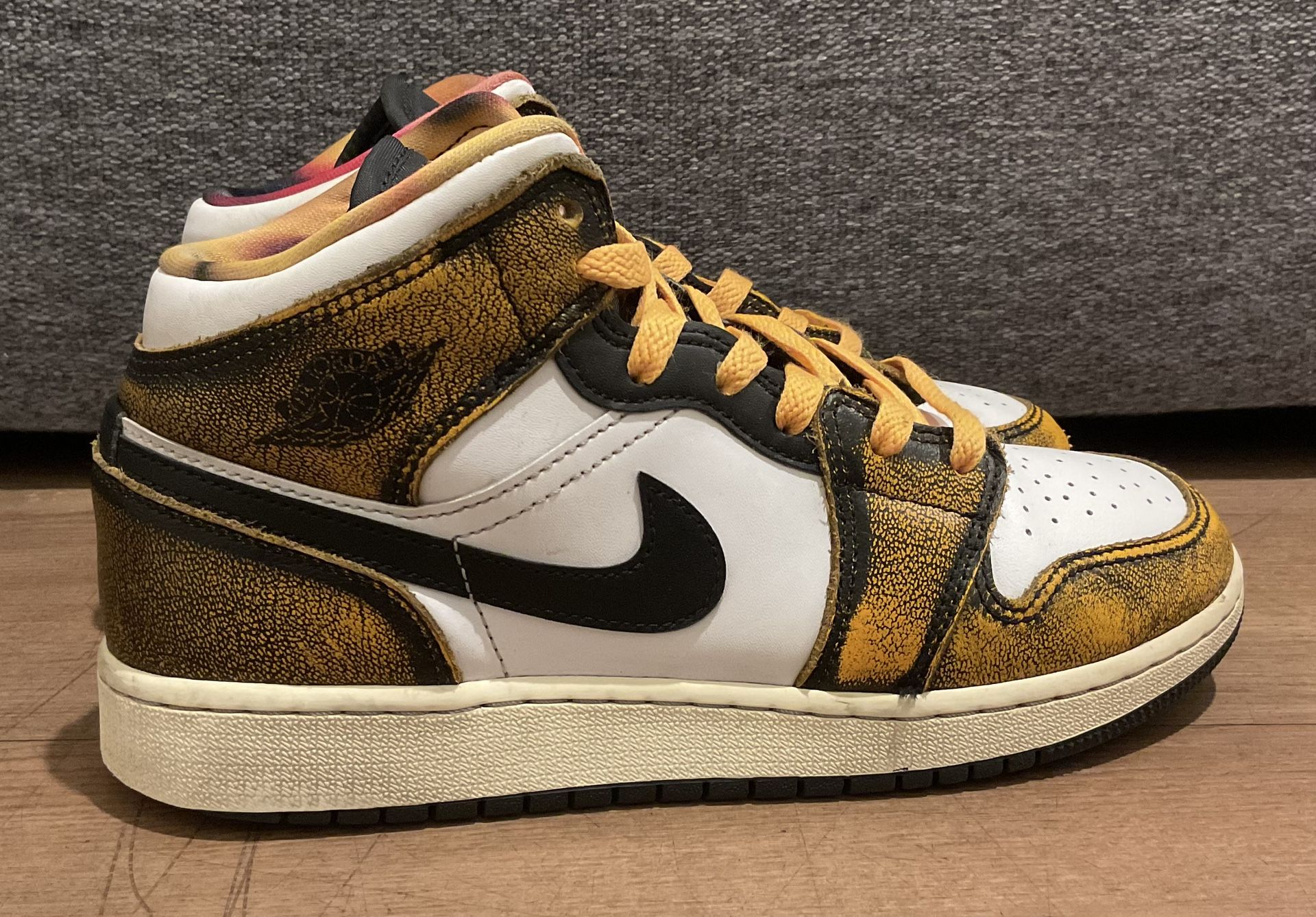 Jordan 1 Mid SE “Ware Away”