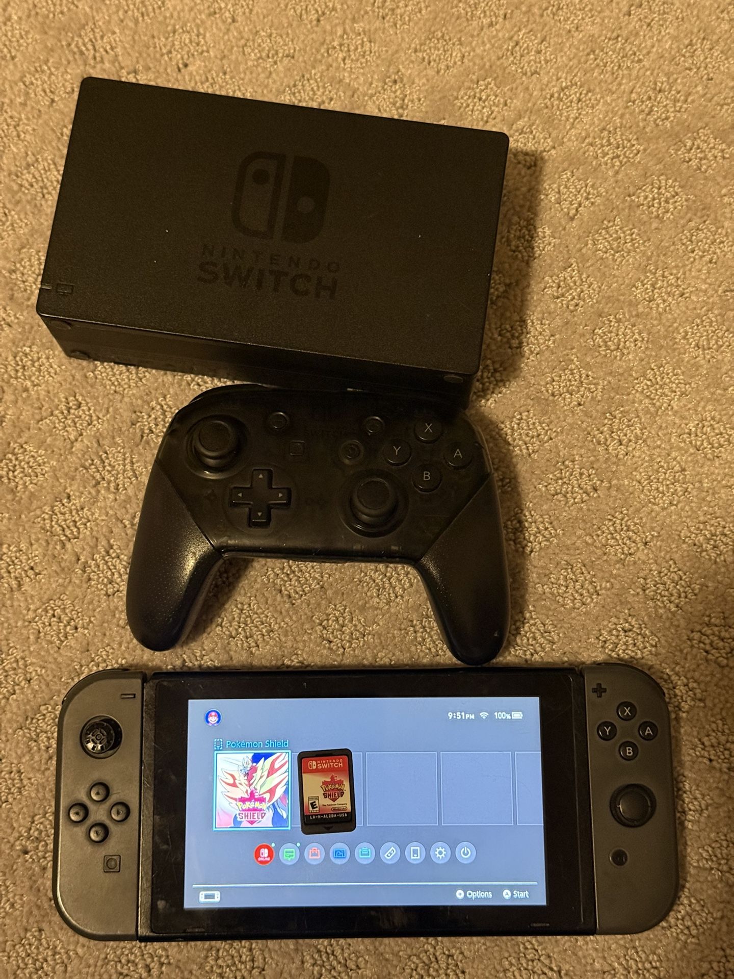 Nintendo Switch + Pro Controller + Pokémon Shield