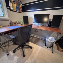 Corner computer desk
