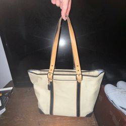 Authentic coach shoulder bag -Great Condition