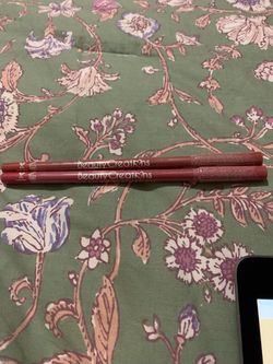 Lip liner beauty creation