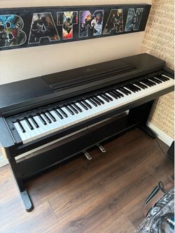 Yamaha Clavinova CLP-550 Piano