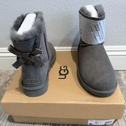 New UGG Woman’s Size 8 Bailey bow ll Gray Authentic 100%