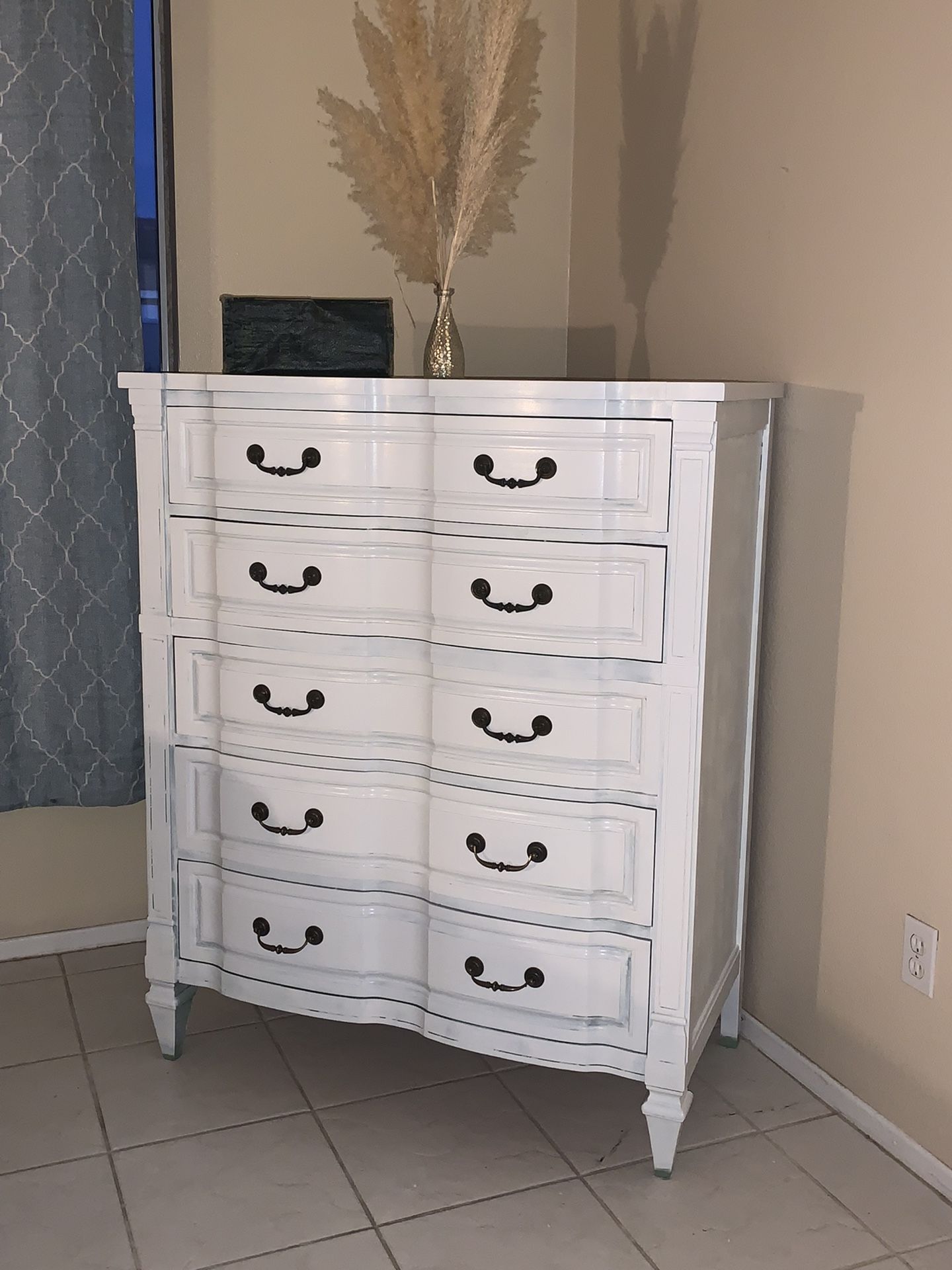 DRESSER