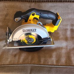 Dewalt circular saw used in great shape