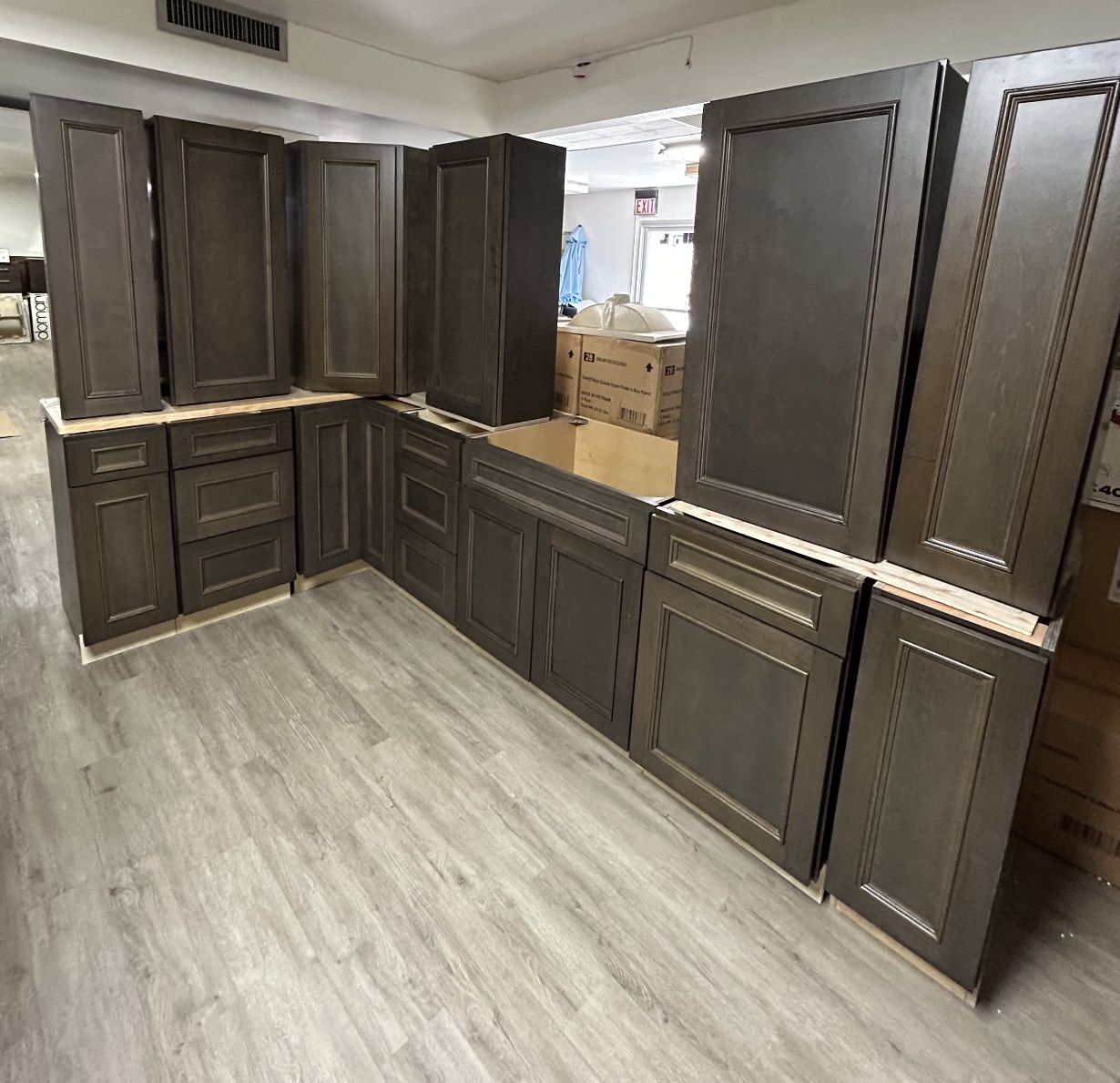 Kitchen Cabinets (13 Pieces )