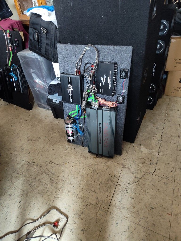 Menace 2000 4channelamp And Power Acoustic OverDrive Battery Cap And Audio Pipe 7500 2 Channel And Power Meter